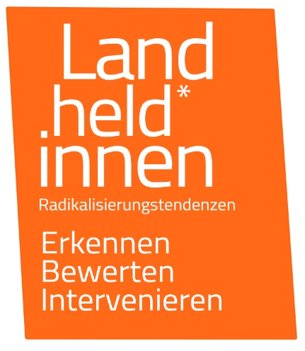 Logo unseres Modellprojekt Landheld*nnen: Auf orangem Hintergrund ist in weiß der Schriftzug zu sehen: Landheld*innen. Radikalisierungstendenzen Erkennen, Bewerten, Intervenieren