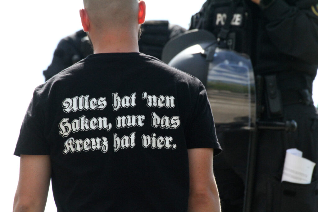 Teilnehmer an einer Demonstration der neonazistischen "Neue Stärke Partei" am 03.09.2022 in Magdeburg