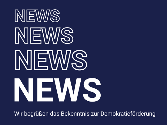 Dekokachel mit Überschrift: "Wir begrüßen das Bekenntnis zur Demokratieförderung"